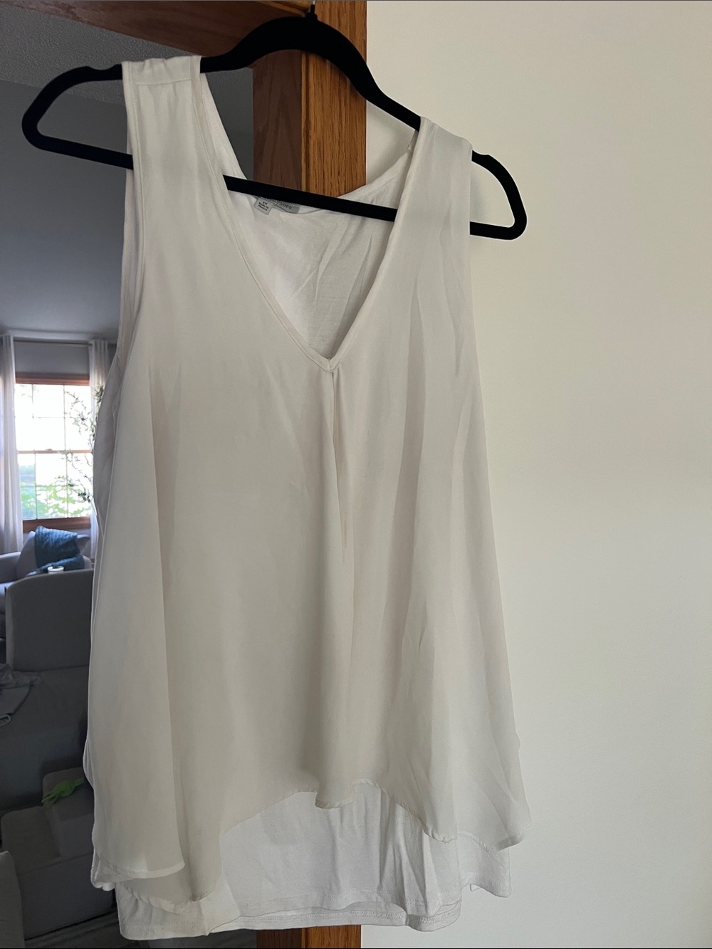 Green Envelope White V-Neck Sleeveless Camisole